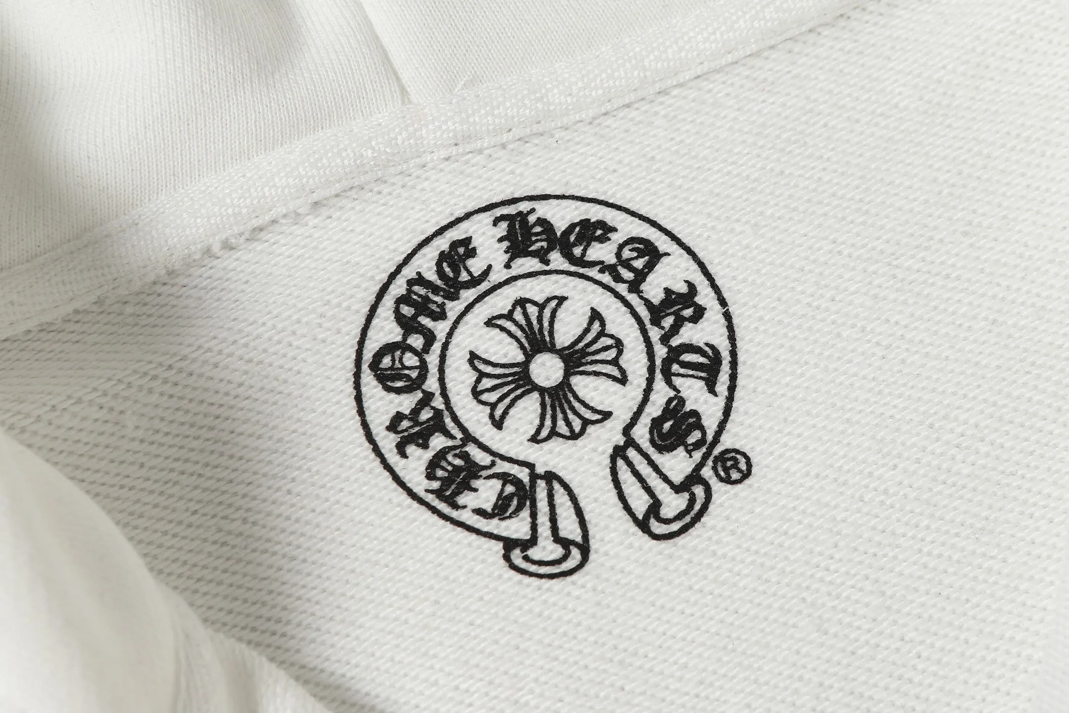P260 02 cross-border model, please do not place an order if you pursue quality - Chrome Hearts/Chrome Hearts Horseshoe Sanskrit printed zipper sweatshirt cardigan jacket - High weight, high density and high quality. The wool is soft, delicate and skin-friendly. It feels soft and silky. It has excellent warmth and skin-friendly properties. - Custom-woven and dyed, no color difference. No matter the fabric or workmanship details, it beats the ordinary version on the market. - Hardware zipper accessories are all customized, full of details - Color: black white -Size: S M L XL